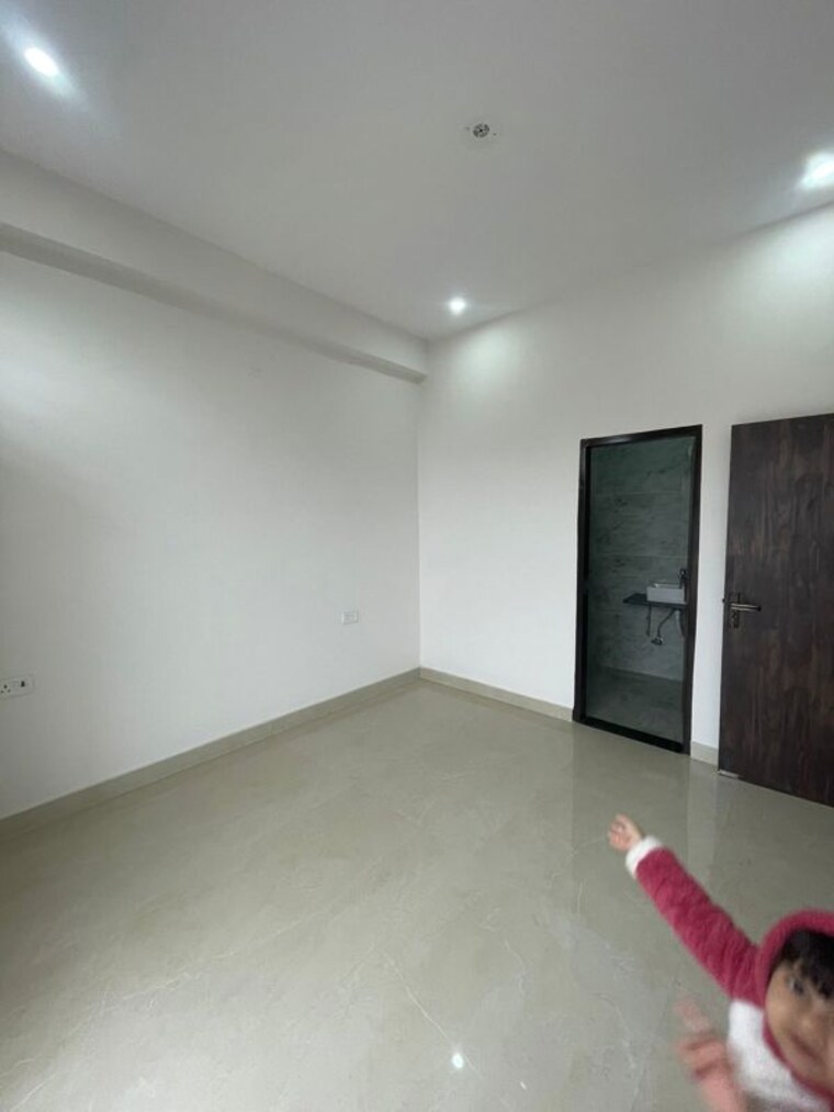 Room, sector 9a 2 Bedroom 200 Sq.Yd. Builder Floor In Sector 9a Gurgaon 10142531