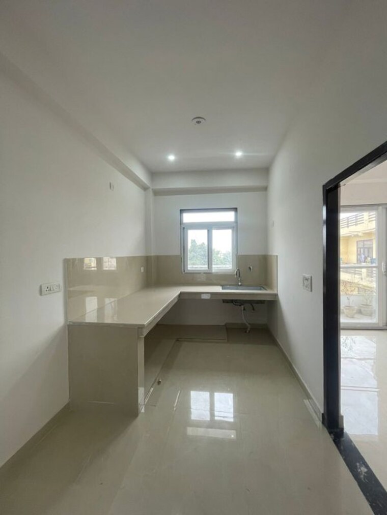 Kitchen, sector 9a 2 Bedroom 200 Sq.Yd. Builder Floor In Sector 9a Gurgaon 10142531