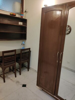 Furnished Amenities in 1 BHK Builder Floor at Nizamuddin East – for Rent