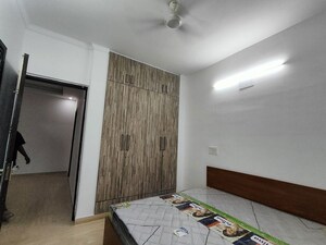 Room in 3 BHK Builder Floor at Sector 45 – for Rent