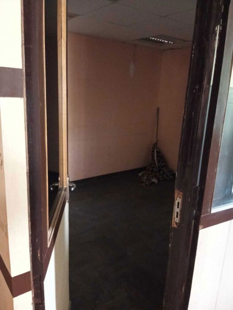 Bathroom, boring road Commercial Office Space 2000 Sq.Ft. In Boring Road Patna 10142787