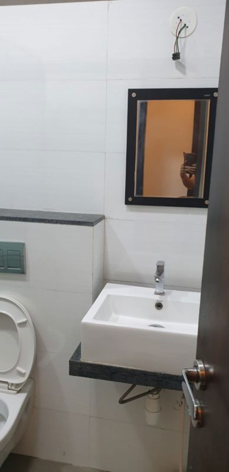 Bathroom, rustomjee-azziano-wing-i 3 Bedroom 1180 Sq.Ft. Apartment In Thane West Thane 10140414