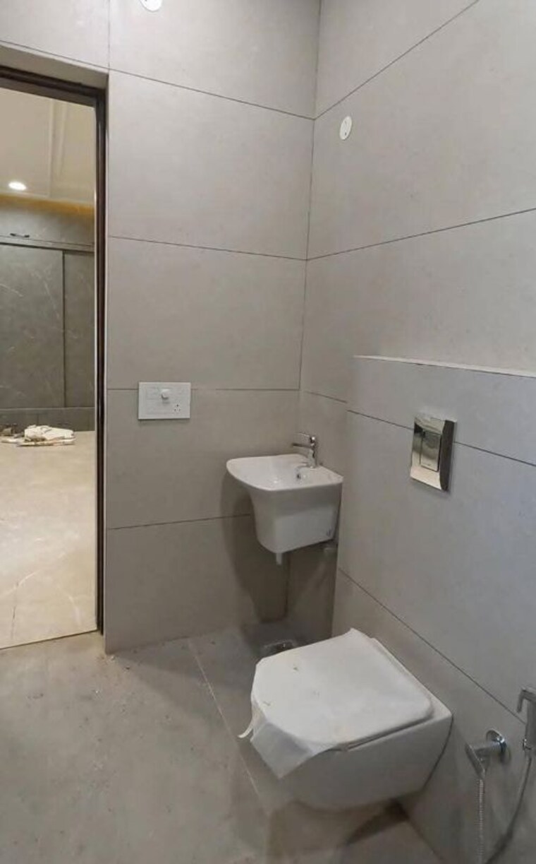 Bathroom, altura-apartments 3 Bedroom 1600 Sq.Ft. Apartment In Ghazipur Zirakpur 10142790