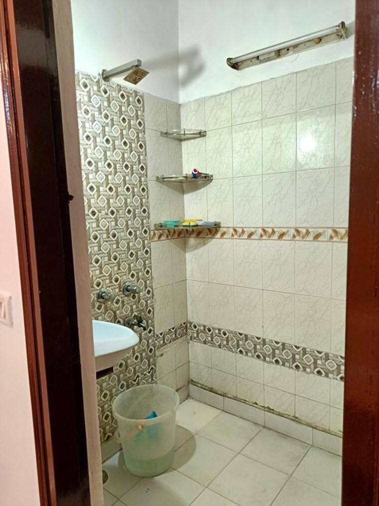 Bathroom, govindpuri 2 Bedroom 550 Sq.Ft. Builder Floor In Govindpuri Delhi 10142954