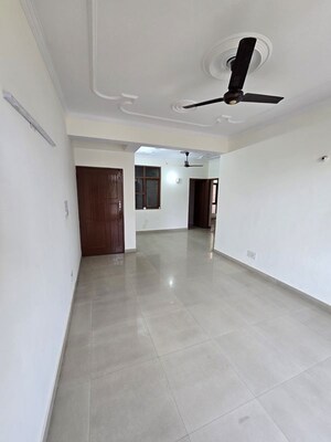 Room in 4 BHK Apartment at Sector 18 Dwarka – for Rent