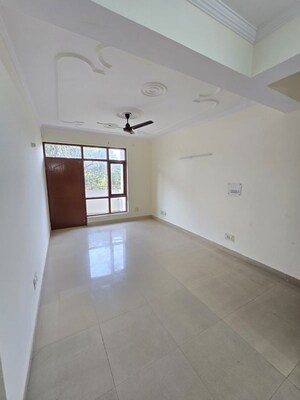 Room in 4 BHK Apartment at Sector 18 Dwarka – for Rent