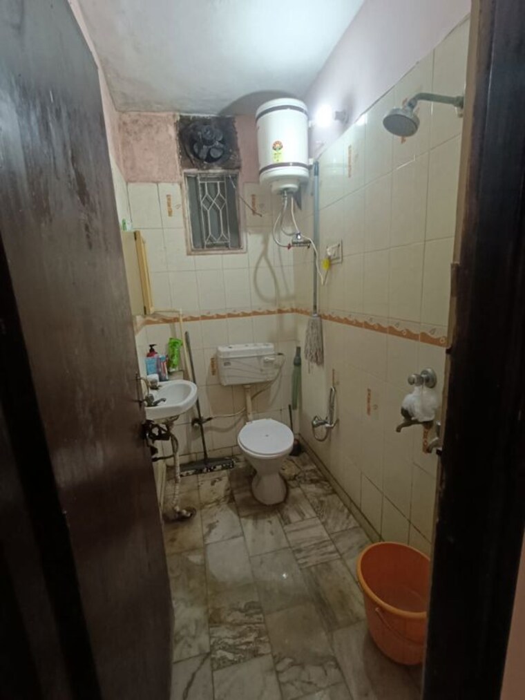 Bathroom, malviya nagar 1 Bedroom 450 Sq.Ft. Builder Floor In Malviya Nagar Delhi 10143295