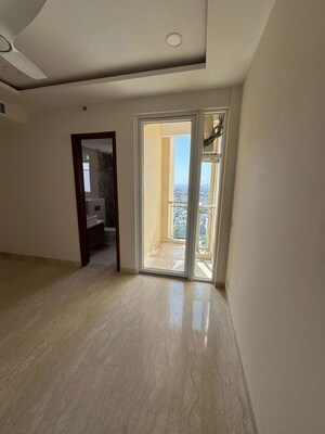 Room in 2 BHK Apartment at Ambience Creacions, Sector 22 – for Rent