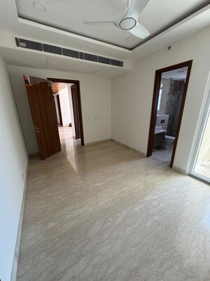 Room in 2 BHK Apartment at Ambience Creacions, Sector 22 – for Rent