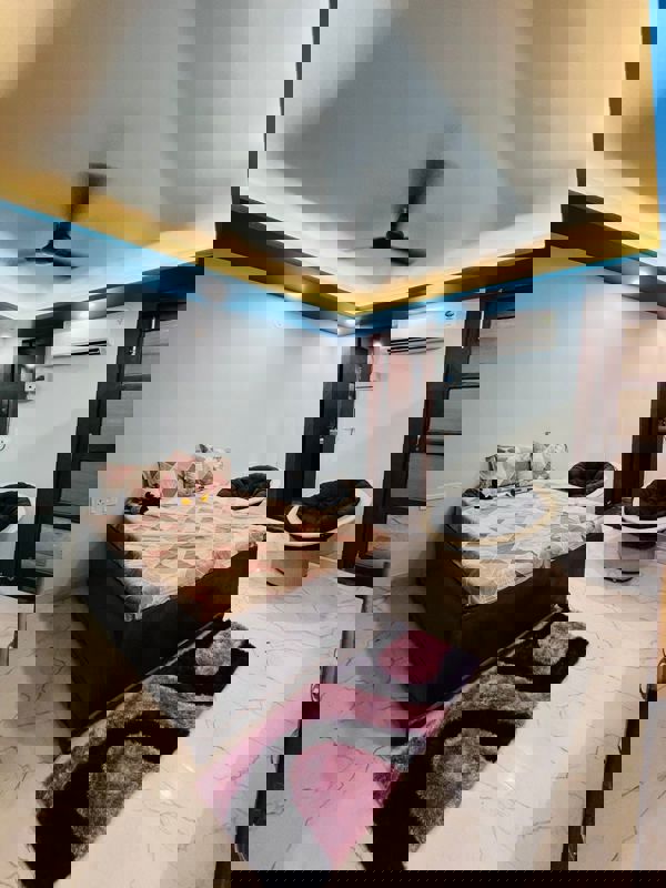 3 BHK + Pooja Room,Servant Room,Study Room 160 Sq.Yd. Builder Floor in Spazedge