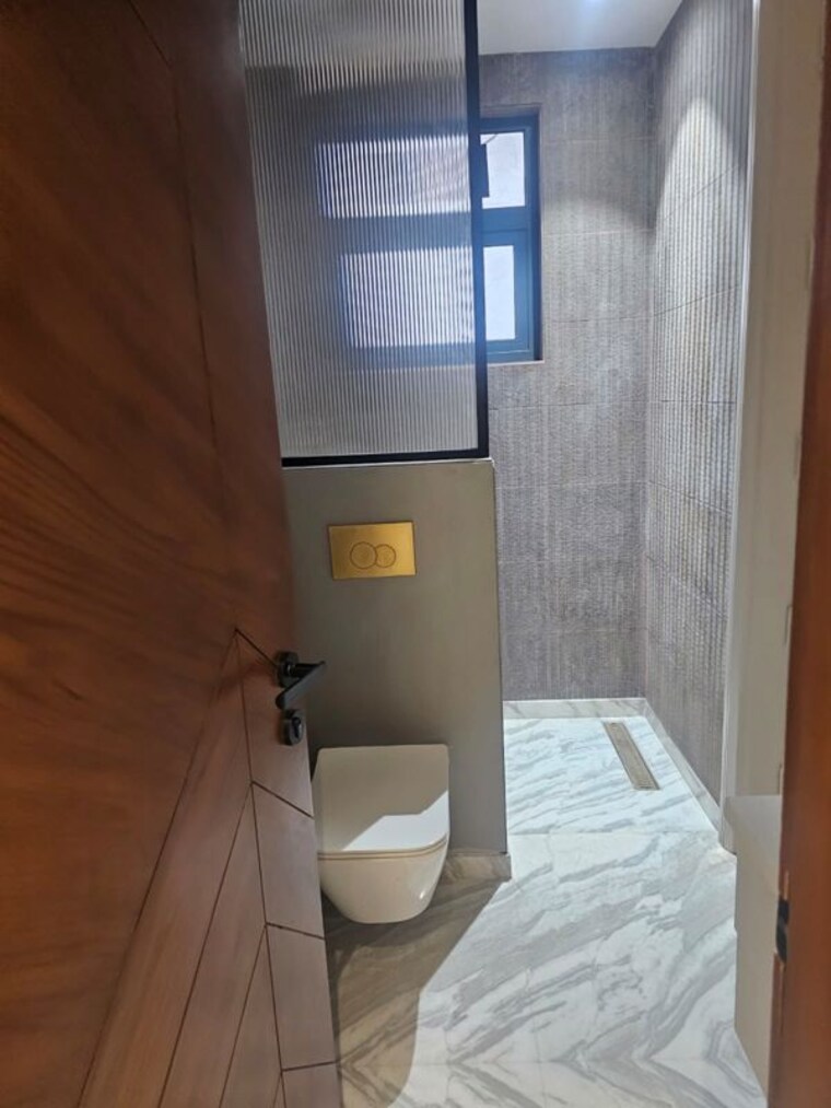 Bathroom, ram vihar 3 Bedroom 1710 Sq.Ft. Builder Floor In Ram Vihar Delhi 9987679