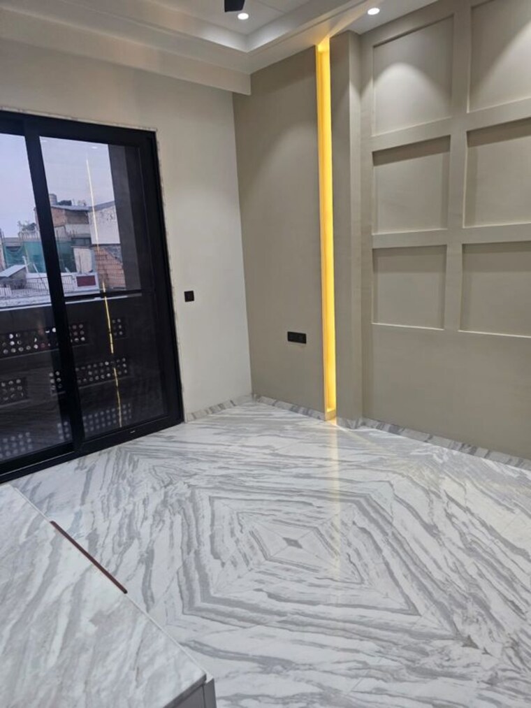  Parking, ram vihar 3 Bedroom 1710 Sq.Ft. Builder Floor In Ram Vihar Delhi 9987679