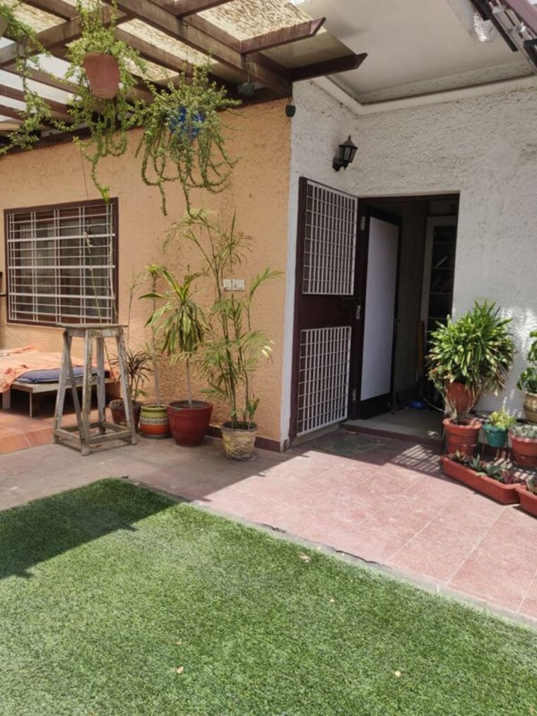 Garden, green park Studio 450 Sq.Ft. Apartment In Green Park Delhi 10143637
