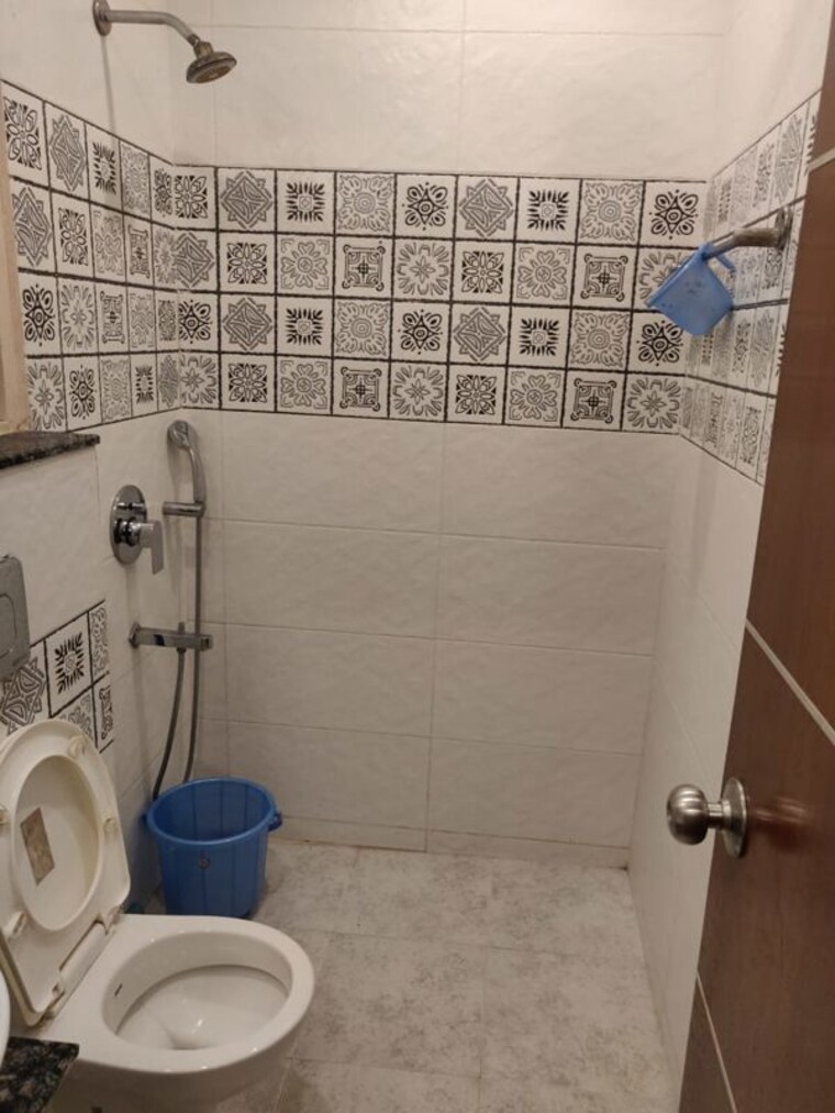 Bathroom, green park Studio 450 Sq.Ft. Apartment In Green Park Delhi 10143637