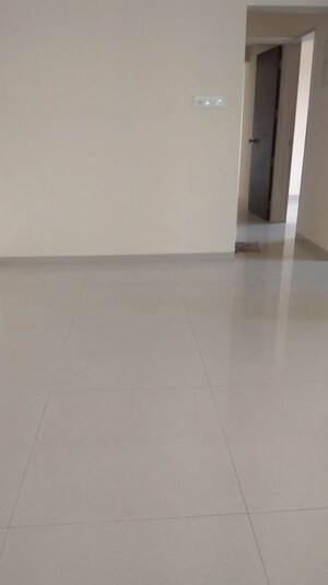 Room in 2 BHK Apartment at Unique Poonam Estate Cluster 2, Mira Road – for Rent