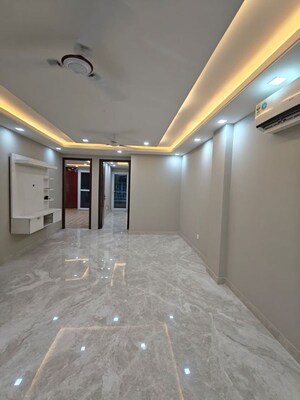 Showroom For Sale in Lajpat Nagar 4