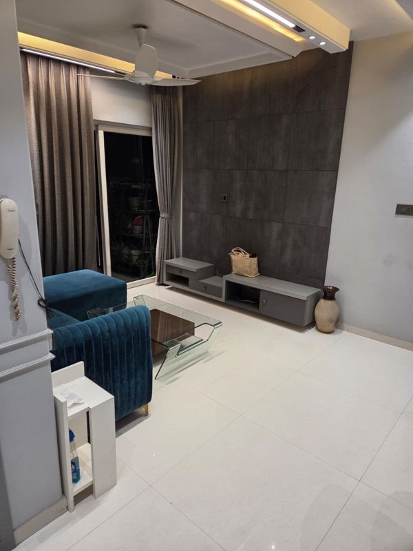 2 BHK 756 Sq.Ft. Apartment in Rustomjee Azziano Wing D