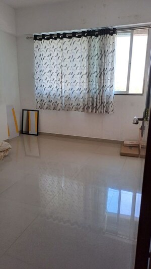 Room in 1 BHK Apartment at Tanvi Eminence Phase II, Mira Road – for Rent