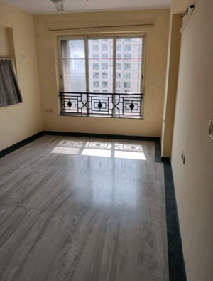 Room in 2.5 BHK Apartment at Hiranandani Estate Chelsea, Ghodbunder Road – for Sale
