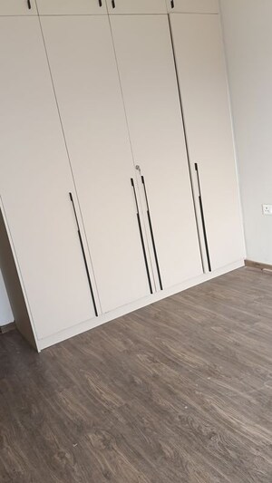 Room in 3 BHK Builder Floor at Jal Vihar Colony, Sector 46 – for Rent