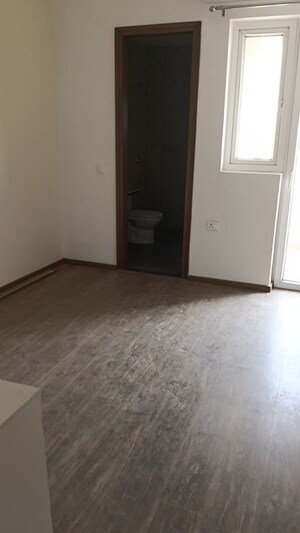 Room in 3 BHK Builder Floor at Jal Vihar Colony, Sector 46 – for Rent