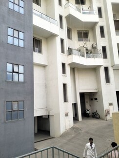 Retail Shop For Sale in Kohinoor Reina