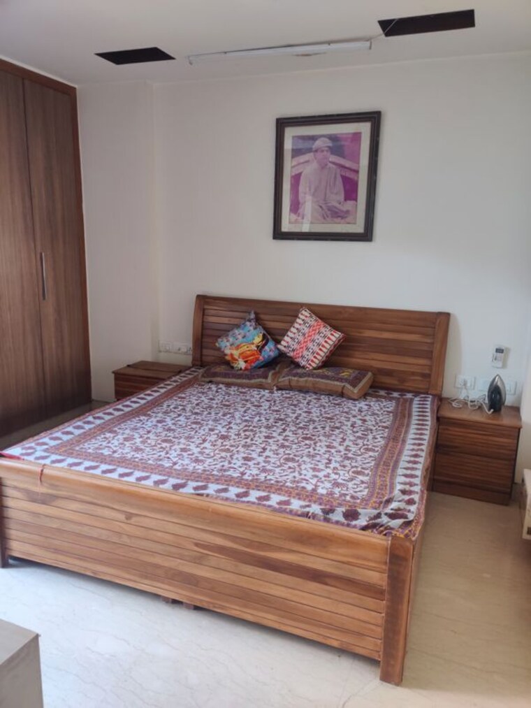 Bedroom, east of kailash 1 Bedroom 200 Sq.Yd. Builder Floor In East Of Kailash Delhi 10143728