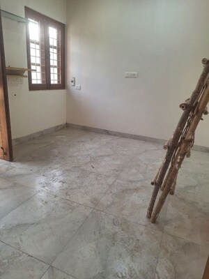 Room in 3 BHK Apartment at Vasant Kunj – for Rent