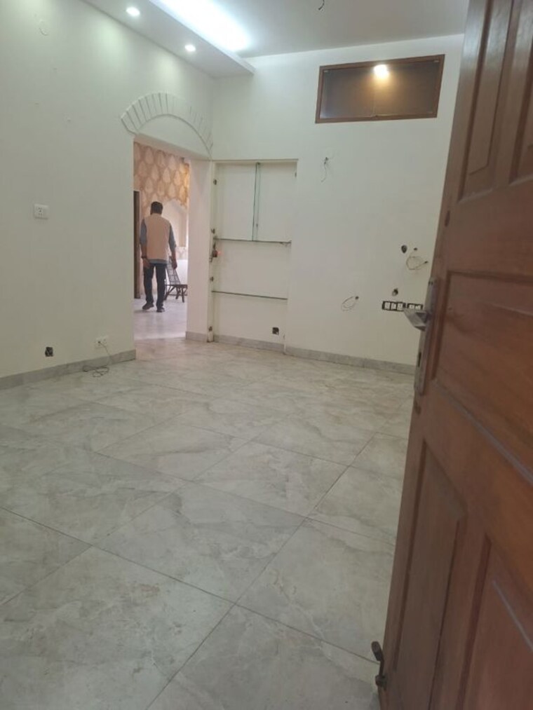 Room, vasant kunj 3 Bedroom 1200 Sq.Ft. Apartment In Vasant Kunj Delhi 10143758