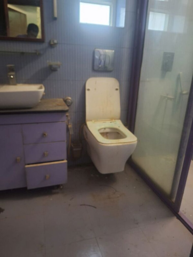 Attached Bathroom, vasant kunj 3 Bedroom 1200 Sq.Ft. Apartment In Vasant Kunj Delhi 10143758