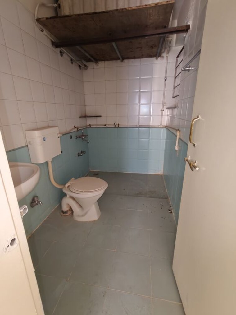 Bathroom, dsk-saptasur 3 Bedroom 1300 Sq.Ft. Apartment In Dhayari Pune 10143782