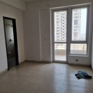 Room in 3 BHK Apartment at Indiabulls Centrum Park, Sector 103 – for Rent