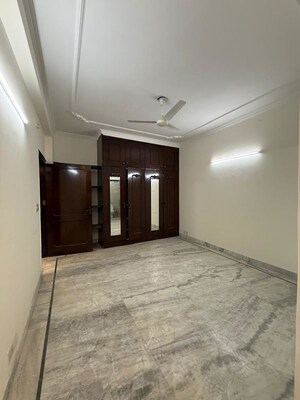 Room in 3 BHK Builder Floor at Greater Kailash ii – for Rent