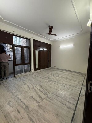 Room in 3 BHK Builder Floor at Greater Kailash ii – for Rent