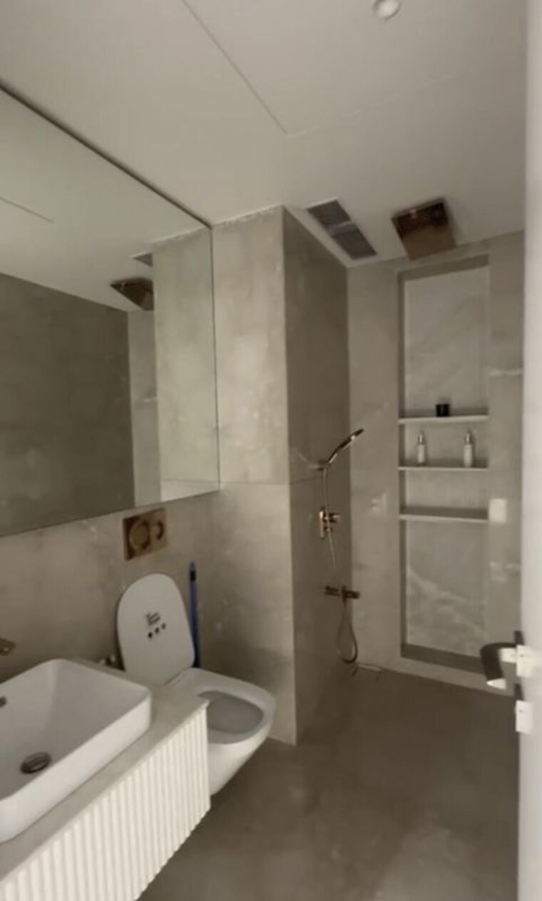 Bathroom, lodha-the-world-towers-world-one-tier-3-trinity 3 Bedroom 1850 Sq.Ft. Apartment In Worli Mumbai 10143821