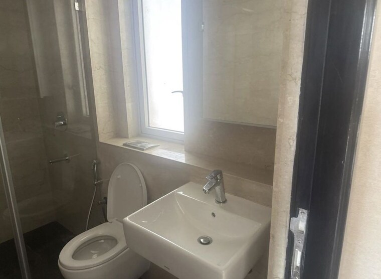 Bathroom, senapati bapat marg 5 Bedroom 2500 Sq.Ft. Apartment In Senapati Bapat Marg Mumbai 10143836