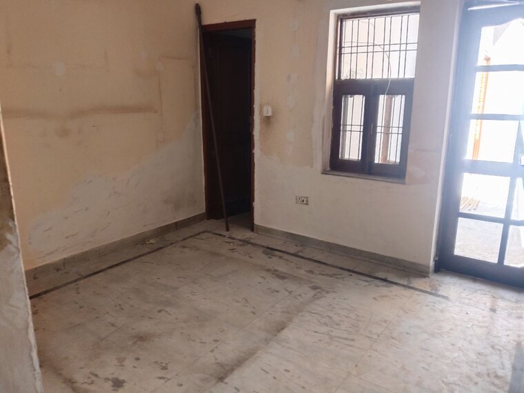 Room, sector 46 2 Bedroom 160 Sq.Yd. Independent House In Sector 46 Faridabad 10143844