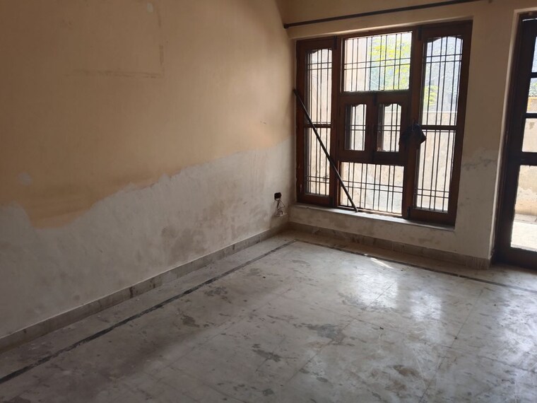 Room, sector 46 2 Bedroom 160 Sq.Yd. Independent House In Sector 46 Faridabad 10143844