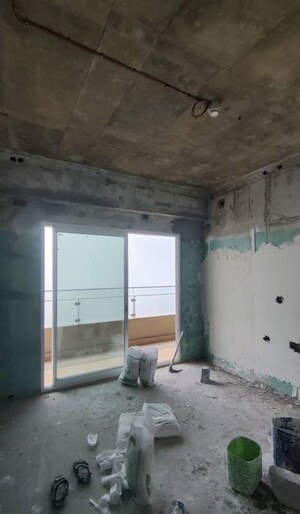 Room in 5 BHK Apartment at Lokhandwala Infrastructure Minerva, Mahalaxmi – for Rent