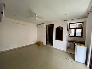 Room in 3 BHK Apartment at Gulmohar Park – for Rent