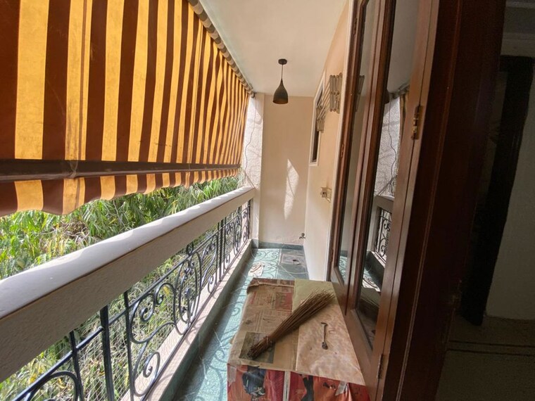 Balcony, gulmohar park 3 Bedroom 200 Sq.Yd. Apartment In Gulmohar Park Delhi 10143880