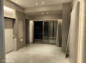 Room in 5 BHK Apartment at Bandra West – for Rent