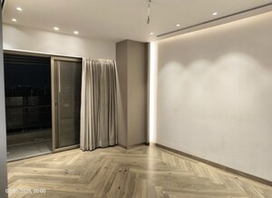 Bedroom in 5 BHK Apartment at Bandra West – for Rent