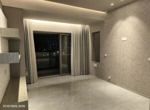 Room in 5 BHK Apartment at Bandra West – for Rent