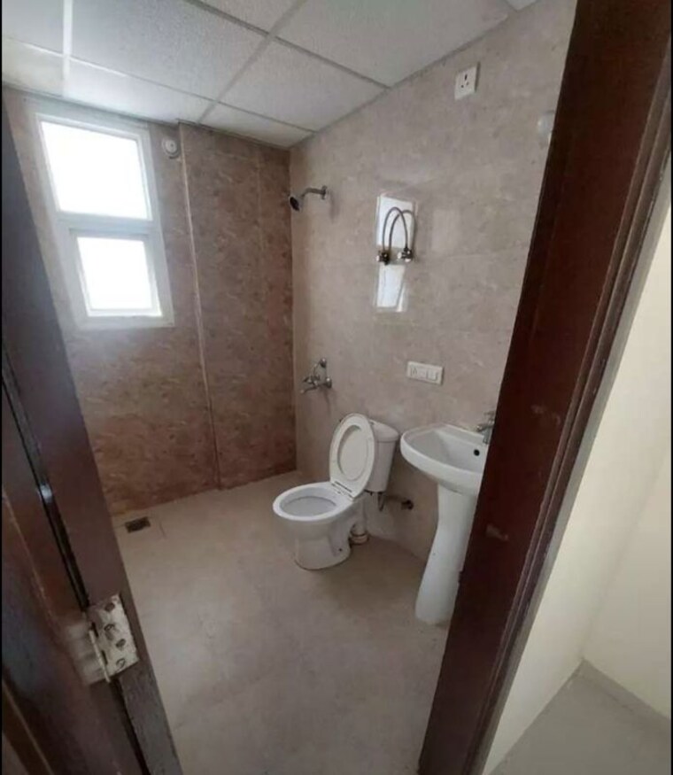 Bathroom, hazratganj 3 Bedroom 1450 Sq.Ft. Apartment In Hazratganj Lucknow 10143892