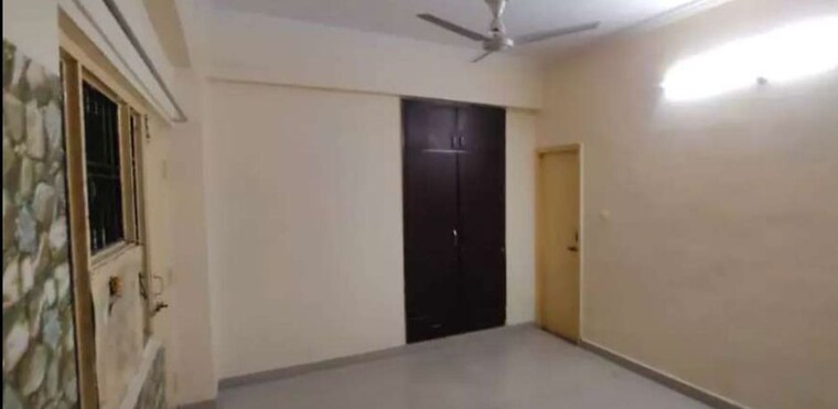 Room, hazratganj 3 Bedroom 1450 Sq.Ft. Apartment In Hazratganj Lucknow 10143892