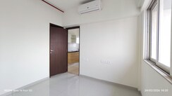 2 BHK + Extra Room Apartment For Rent in Omkar Signet