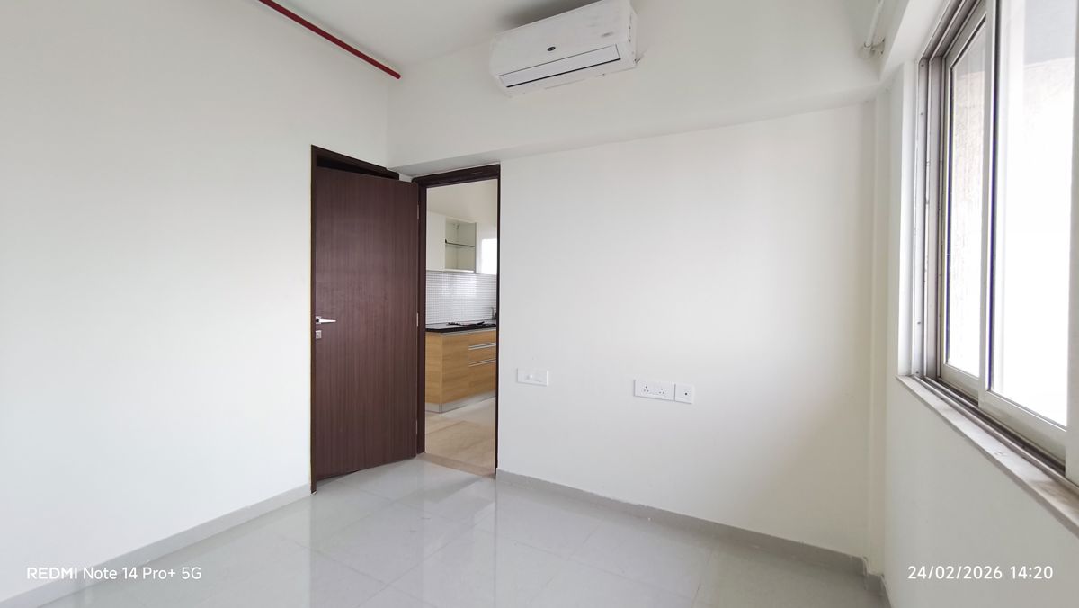 2 BHK + Extra Room Apartment For Rent in Omkar Signet