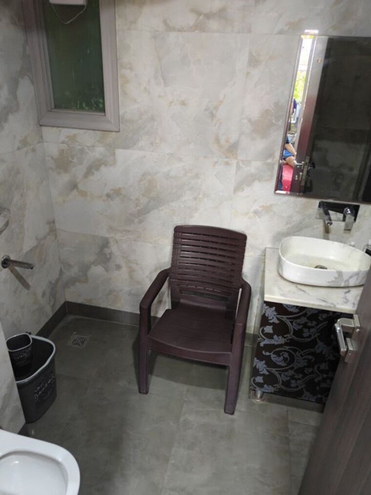 Bathroom, tagore park 3 Bedroom 1800 Sq.Ft. Builder Floor In Tagore Park Delhi 10143937