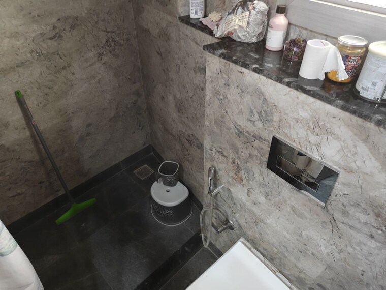 Bathroom, tagore park 3 Bedroom 1800 Sq.Ft. Builder Floor In Tagore Park Delhi 10143937